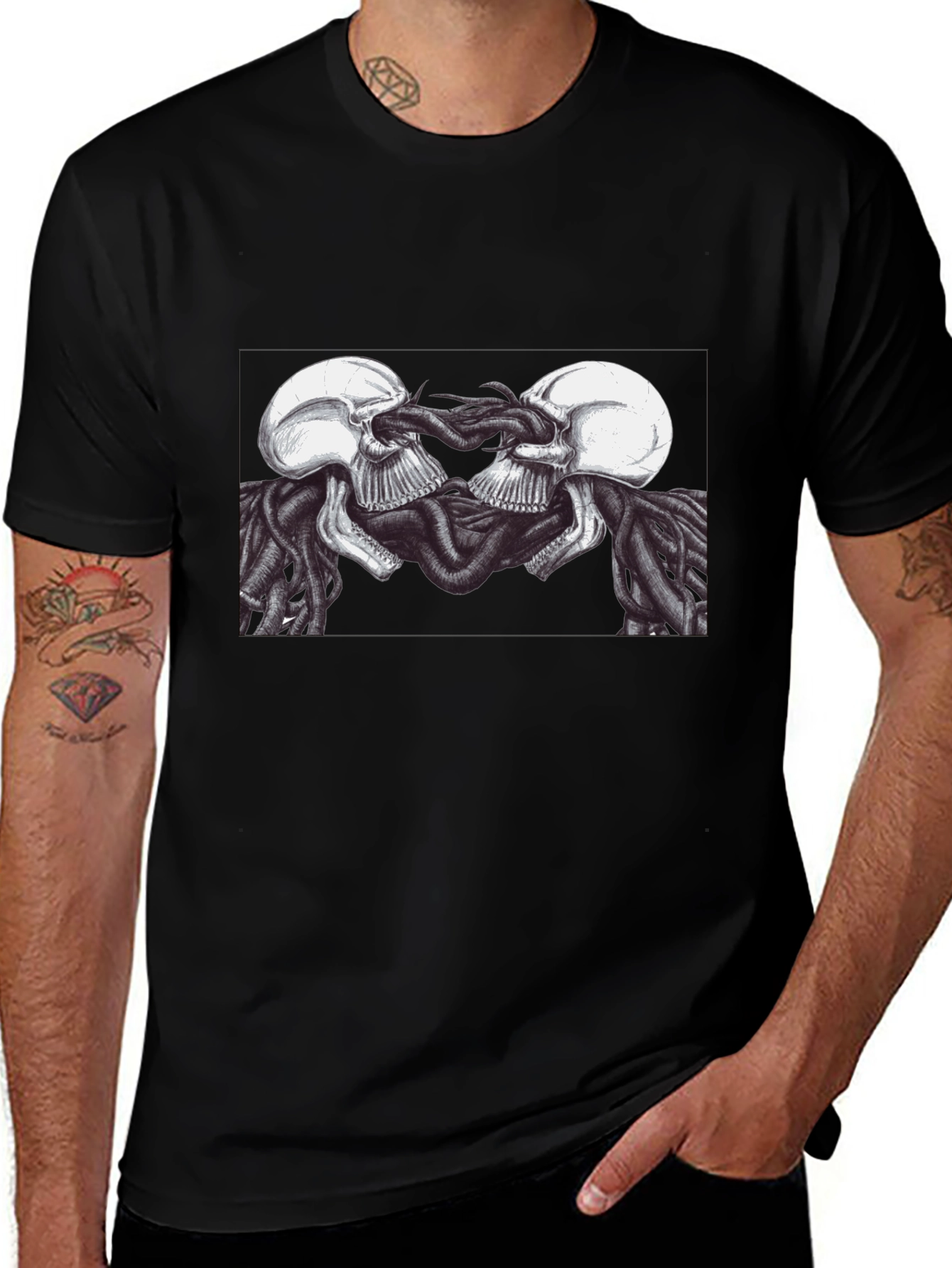 Skull Kiss Graphic Tee - Edgy Black T-Shirt